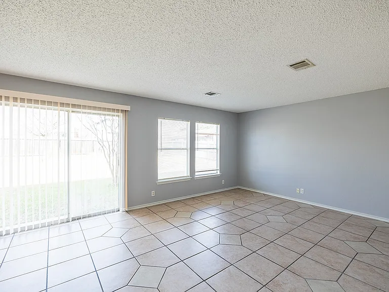 1240 Dexford Dr — Photo 10