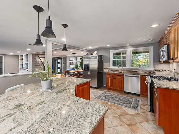 3rd image of 6 Trask Rd