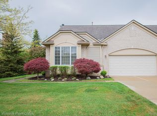 1952 Catlin Dr, Rochester, MI 48306