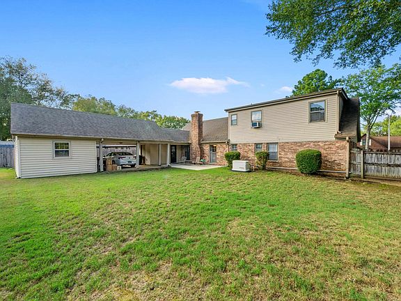 3rd image of 8671 Pine Needle Dr