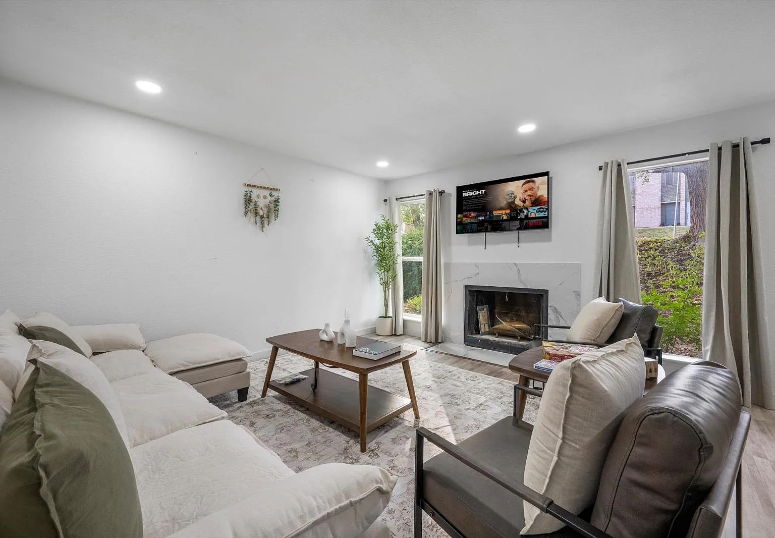 3 bed, 2.5 bath, 1239 sqft, $2,350 — Photo 1