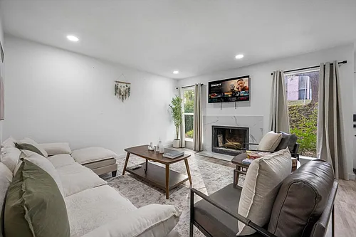 6413 Chimney Creek Cir Photo 1 6413 Chimney Creek Cir Photo 1