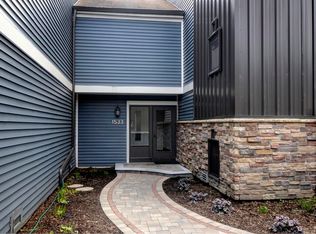 1533 S County Farm Rd APT 2-1, Wheaton, IL 60189