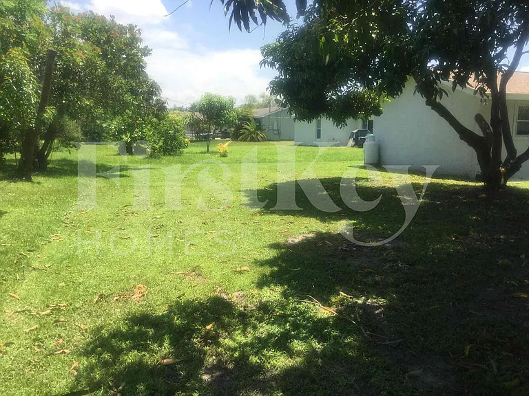 687 SW Heather St — Photo 38
