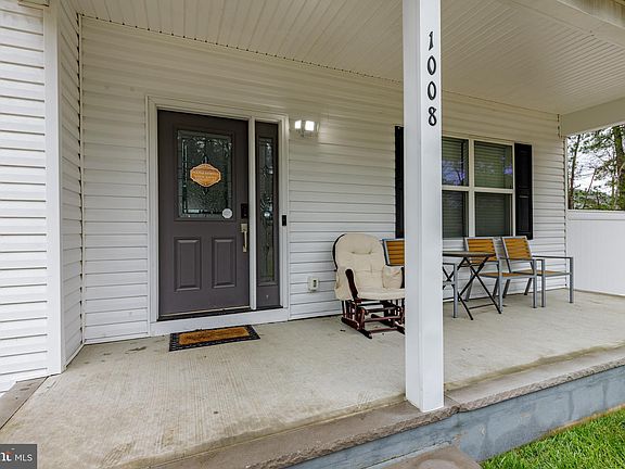 5th image of 1008 Grinnell Ave