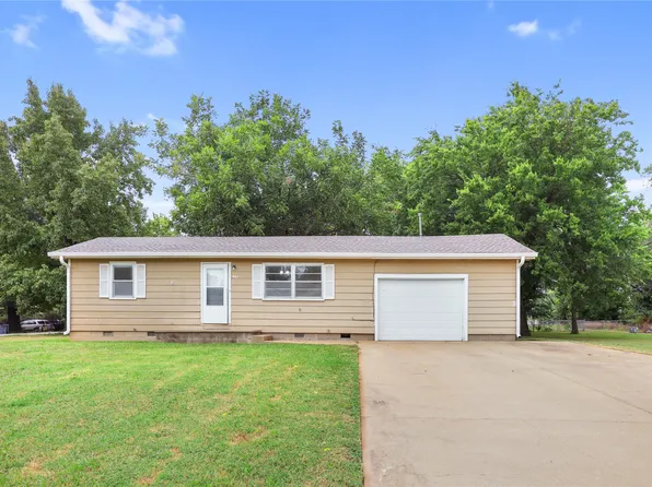 901 SE 1st St, Pryor, OK 74361