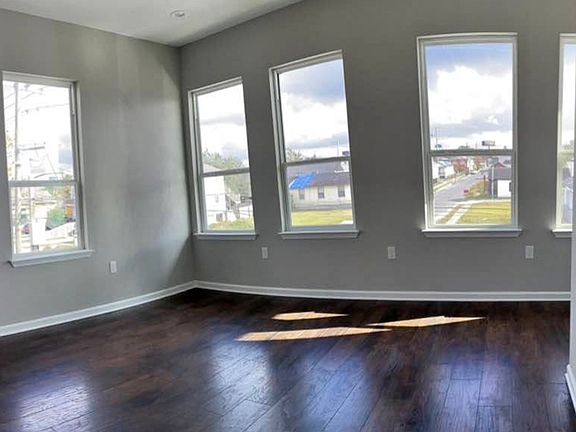 3rd image of 3136 Pauger St #1