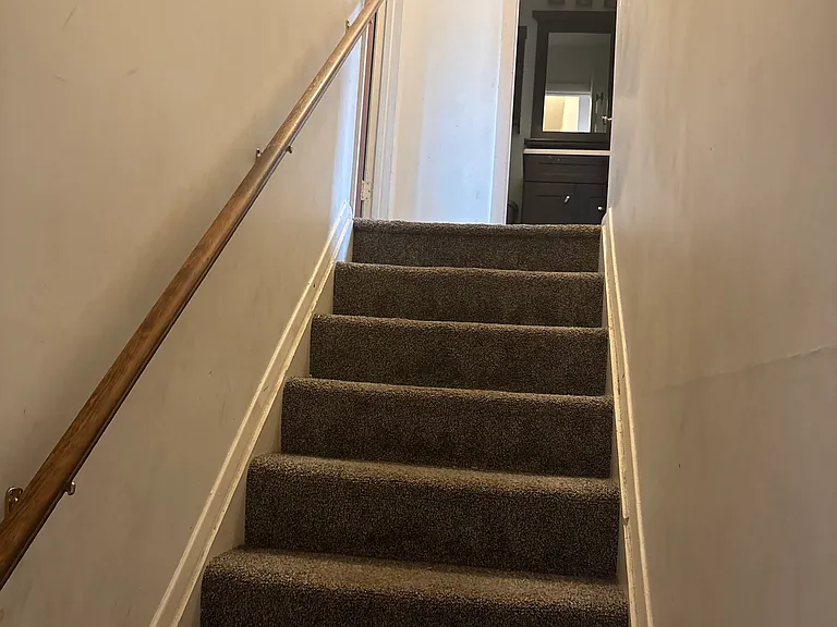 384 Logan Dr — Photo 2