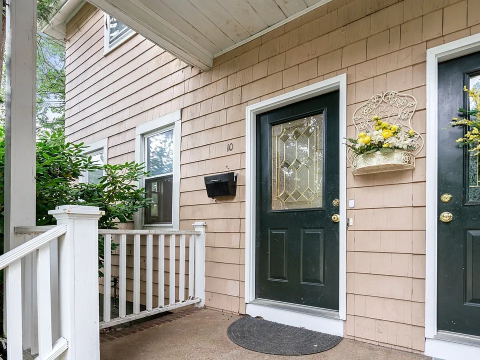 10 Frances St #10