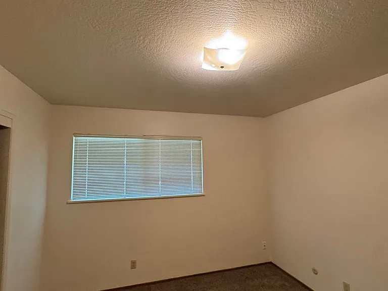 Hutchins 623 S — Photo 11