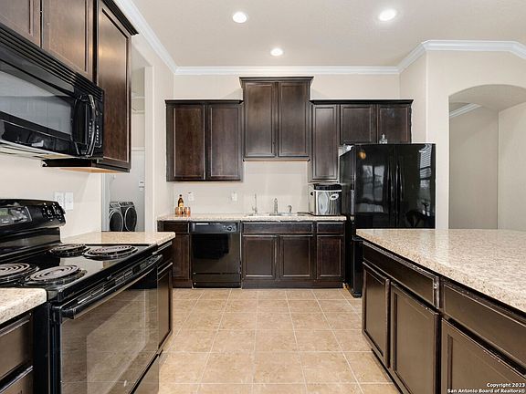 3rd image of 863 Highland Vista