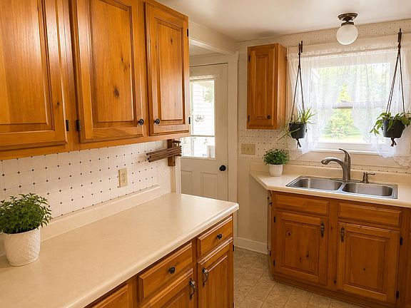 5th image of 241 Batchelder Road