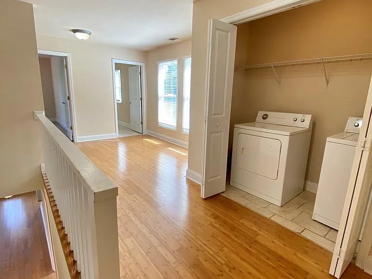 140 Strickland Ave — Photo 8