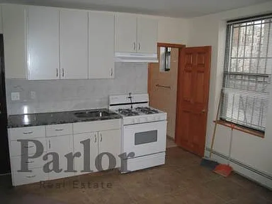 Rented by Parlor Real Estate Corp | media 3