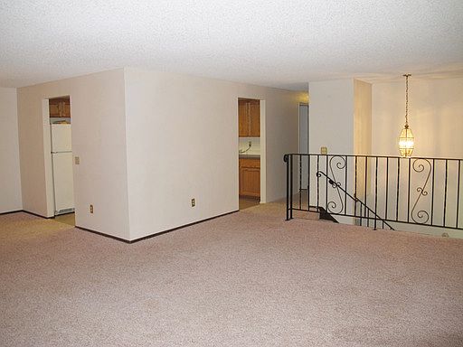 4th image of 1097 SW Castilian Dr