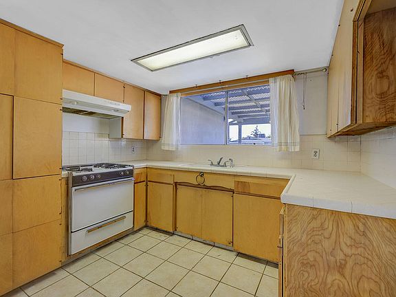 4th image of 4300 W Ashland Avenue