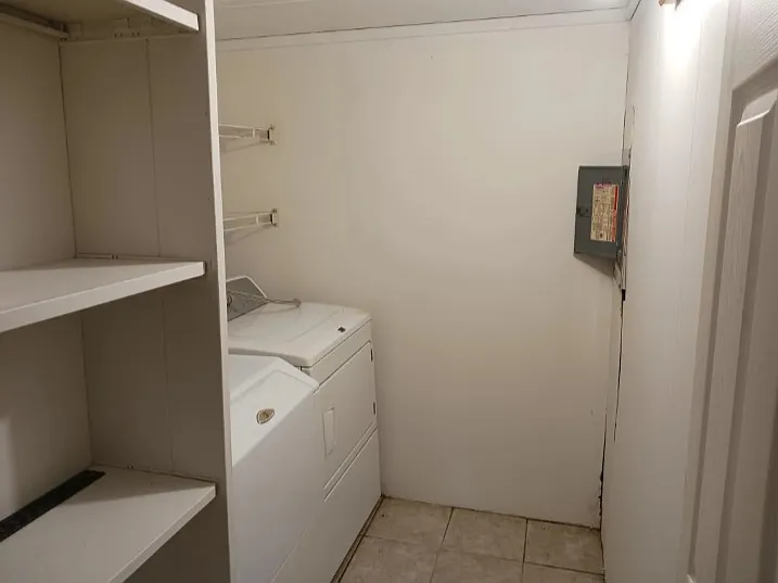 3 bed, 2000 sqft, $2,200 — Photo 2