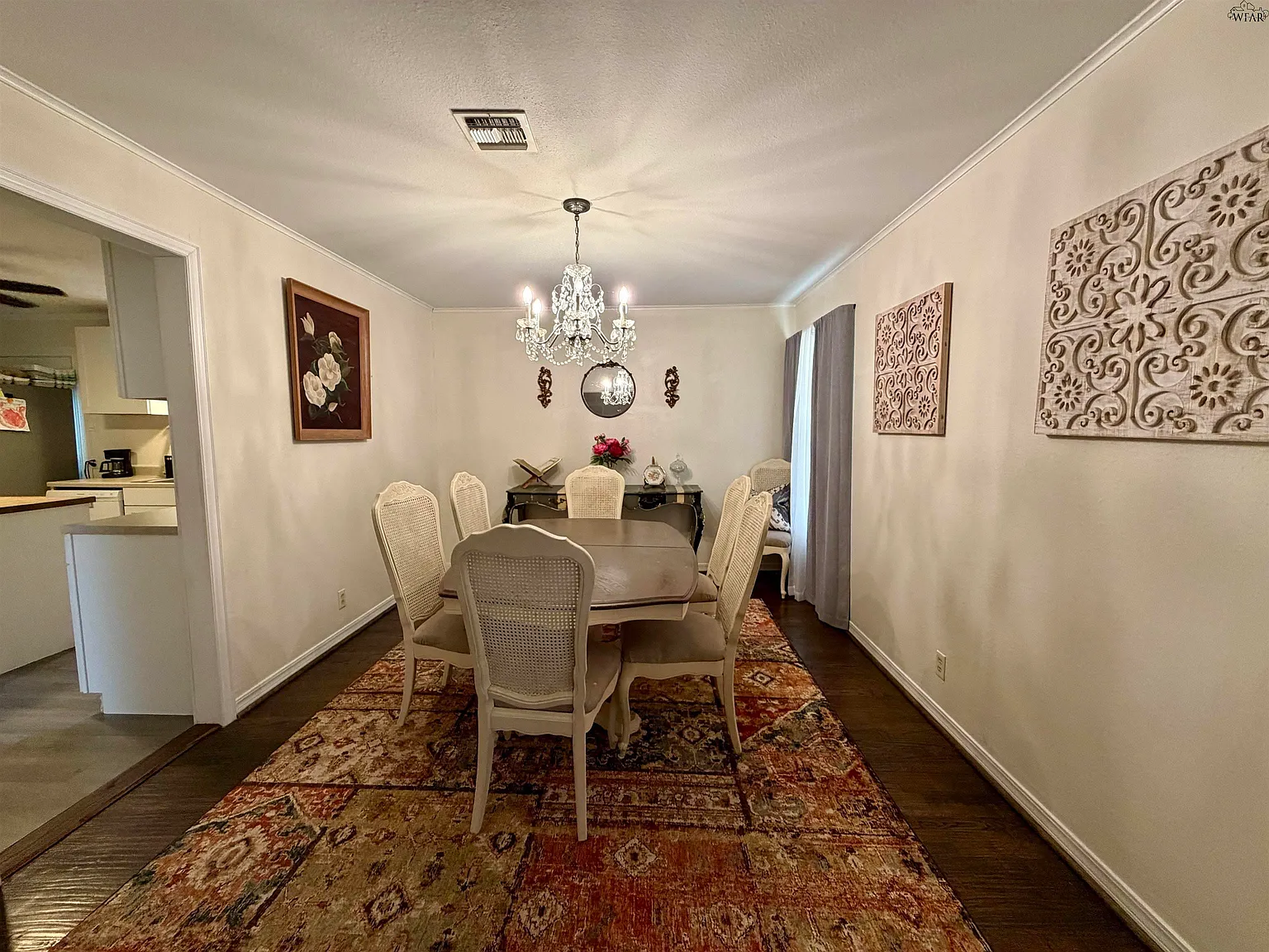 4 bed, 2.0 bath, 2234 sqft, $2,150 — Photo 4