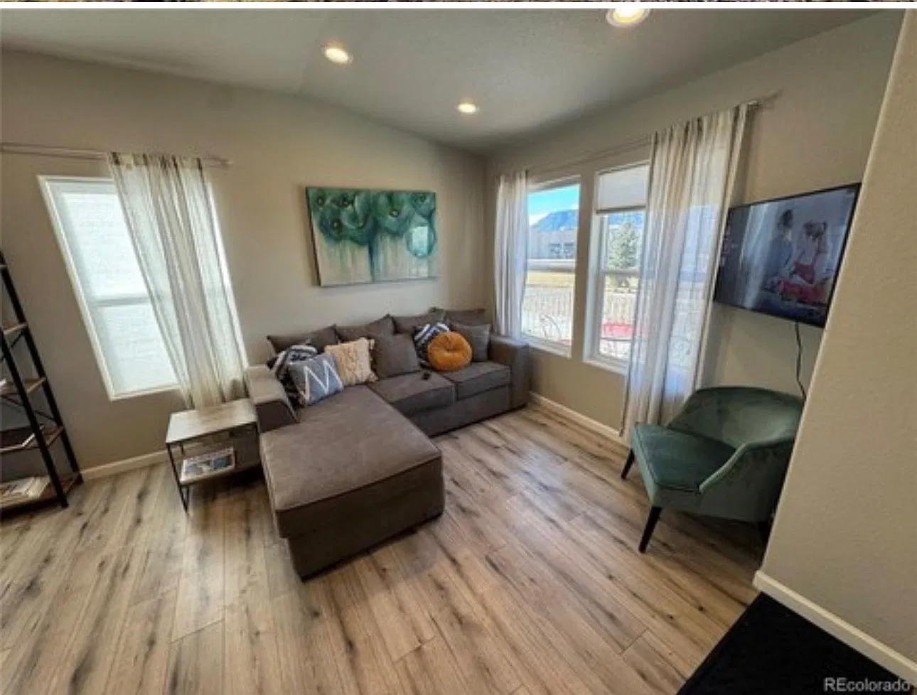 2 bed, 2.5 bath, 1454 sqft, $2,000 — Photo 2