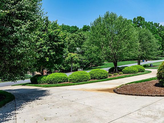 3rd image of 4209 Rainbow Hills Dr