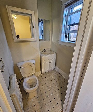 3rd image of 1912 E Linnwood Ave APT 5
