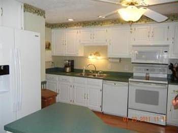 2nd image of 825 Bradford Ct