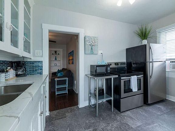 4th image of 215 N Federal Hwy APT 2