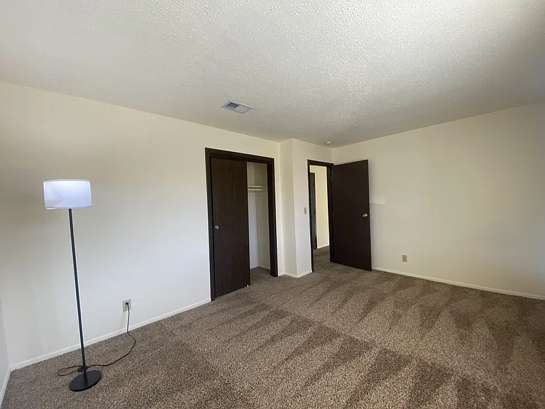 Kimberly Club Apartments — Photo 193