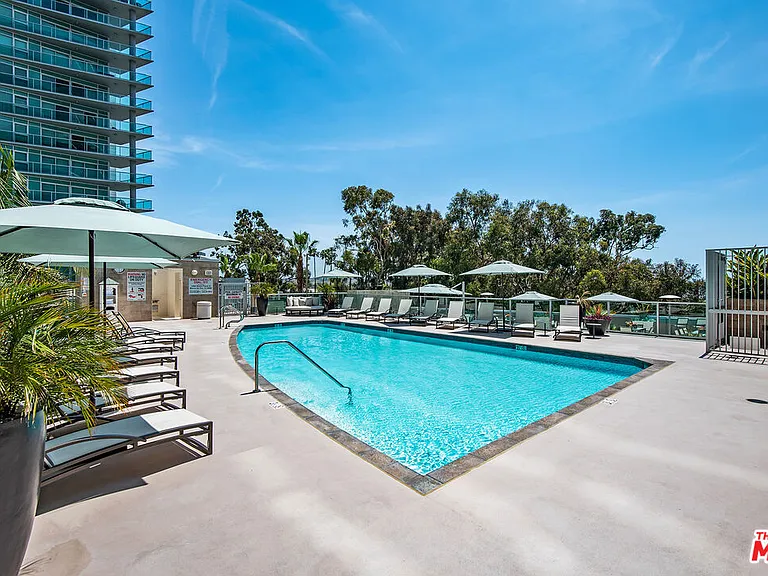 13650 Marina Pointe Dr #906 — Photo 26