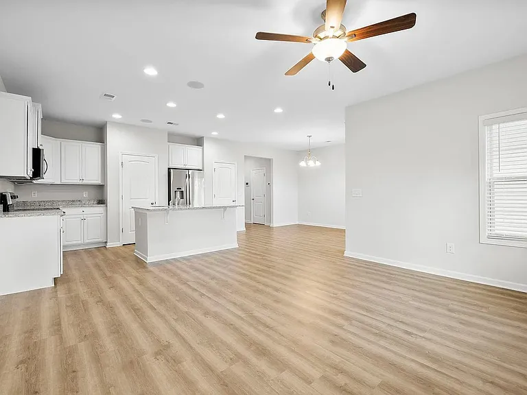 4 Sabine Leaf Ct — Photo 12