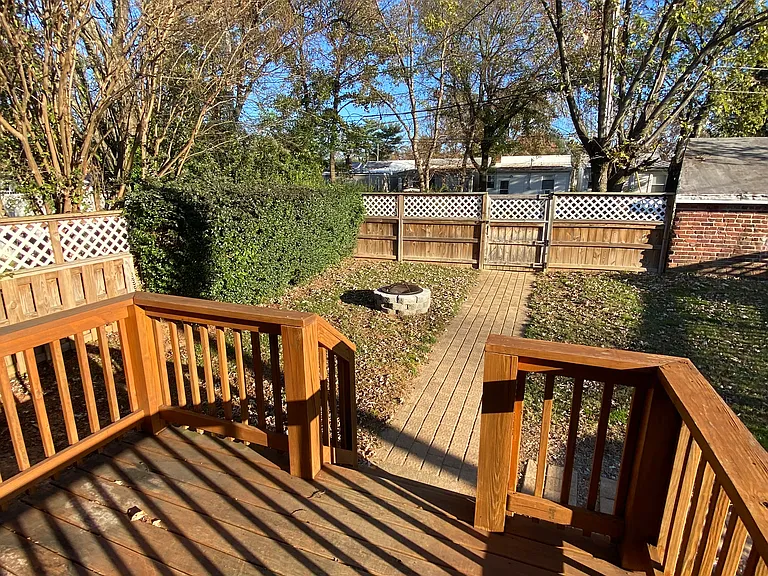 3200 Rosewood Ave — Photo 3