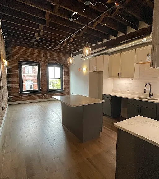 Hotel Street Apartments — Photo 11