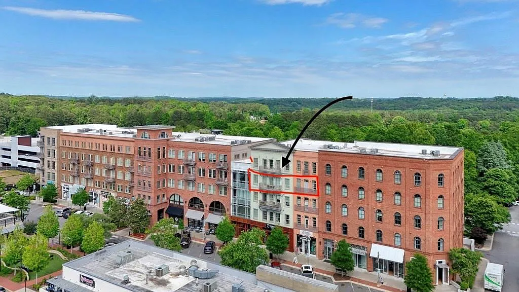 Building Photo - 360 Chambers St #351