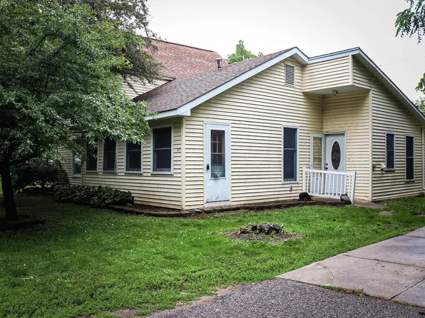 417 E Pine St, Edmore, MI 48829