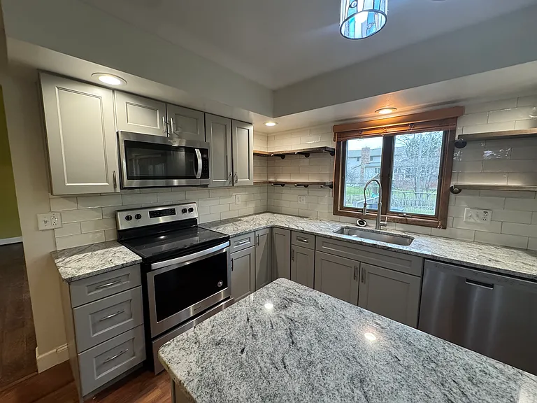 51 Stonington Dr — Photo 5