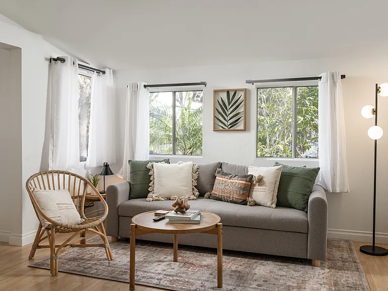 1125 De La Vina St #B — Photo 3
