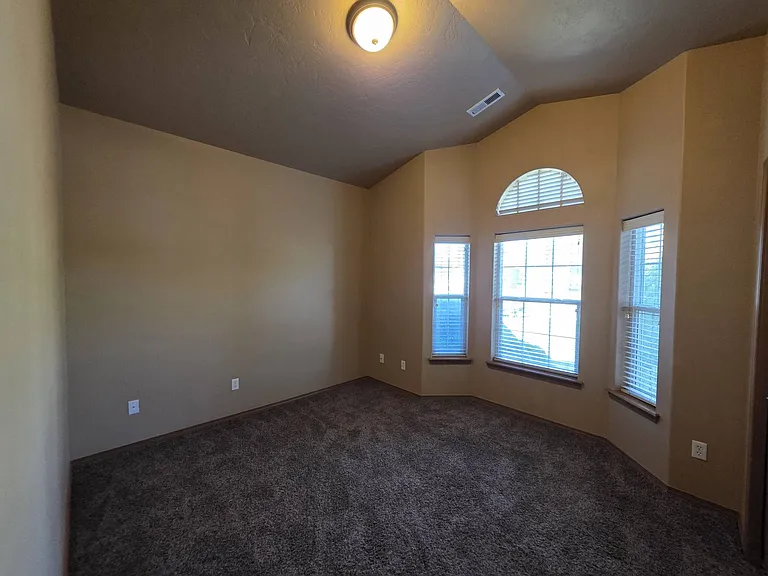 2300 Meridian Ave — Photo 20