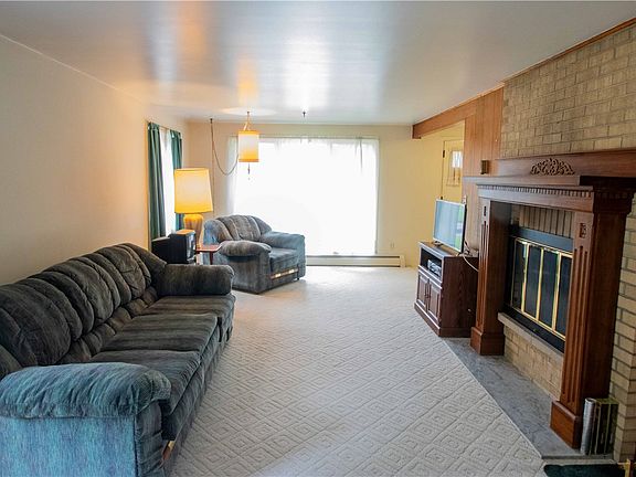 5th image of 8 Kenwood Dr