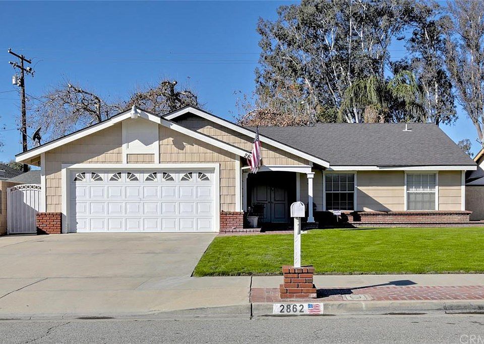 1st image of 2862 S Phoenix Ave