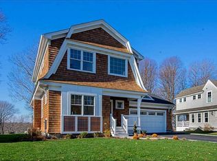 3 Julia Ct, Middletown, RI 02842