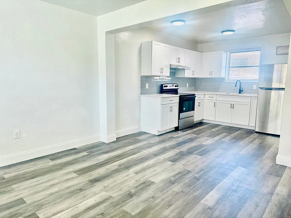 1545 NW 8th Ave