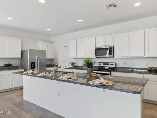 2421 W SABLE Avenue, Apache Junction, AZ 85120