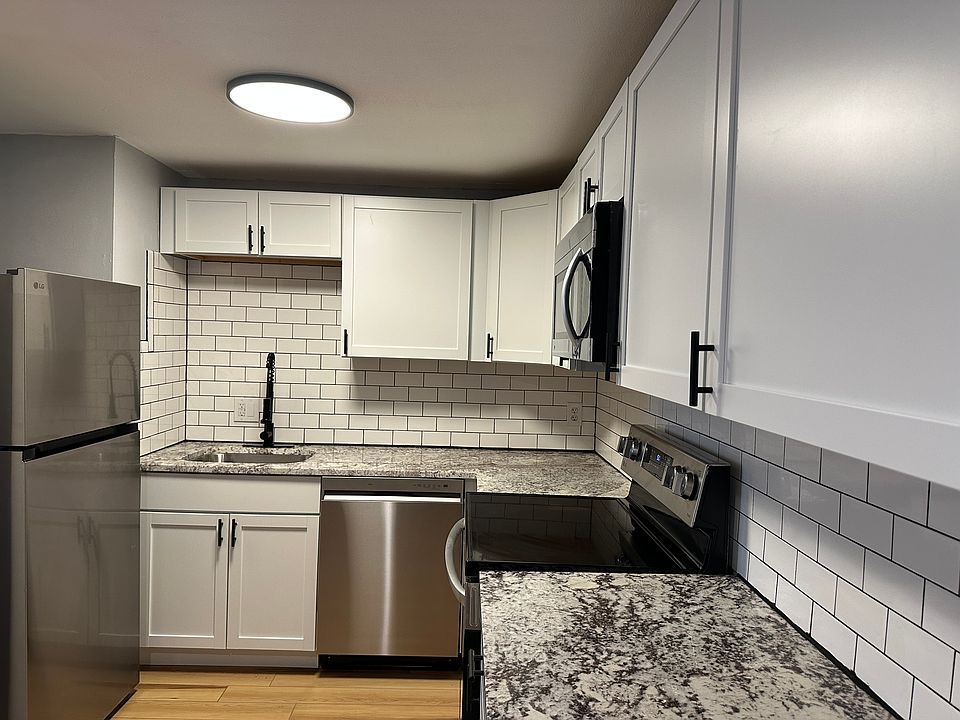 1st image of 607 Bear St #304