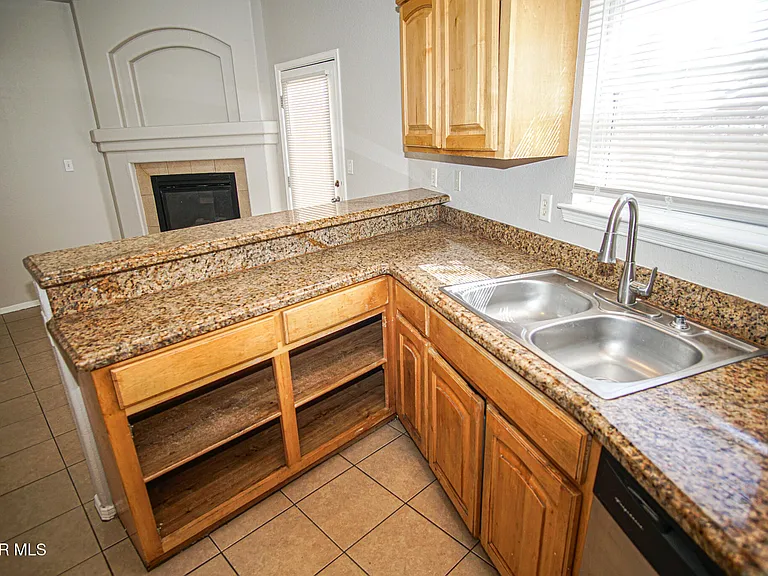 528 Green Village Ct #B — Photo 8