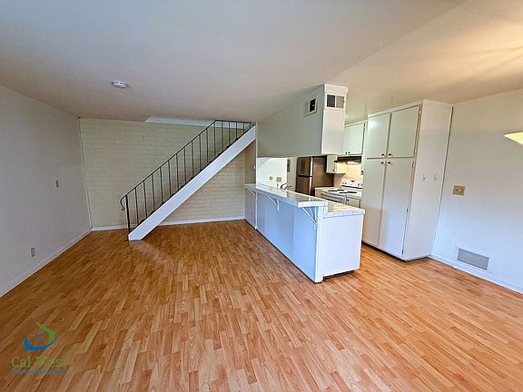 3rd image of 817 N Capitol Ave APT 2