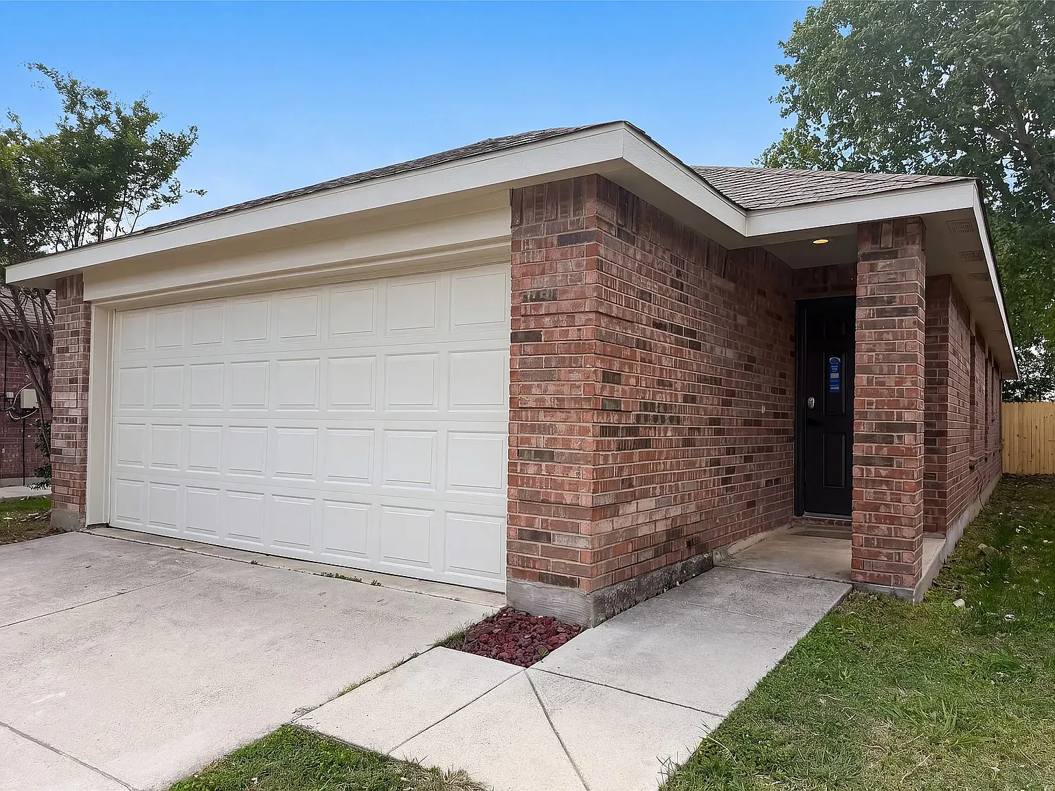 4 bed, 1609 sqft, $2,200 — Photo 1