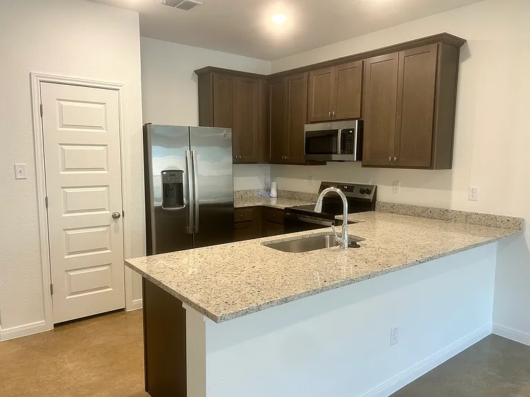 2918 Quail Ridge Ln #B — Photo 7