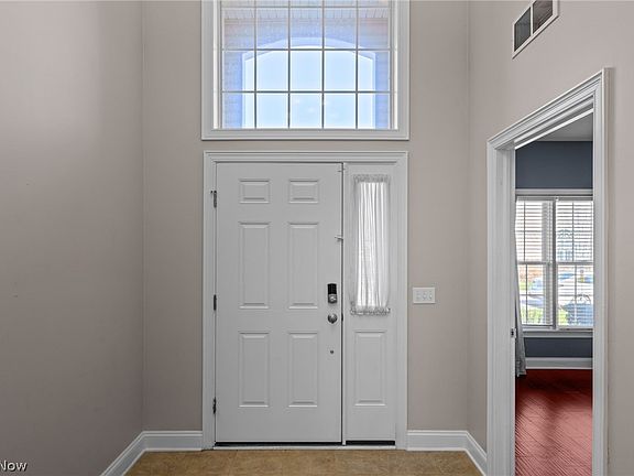 5th image of 304 Cobblestone Dr