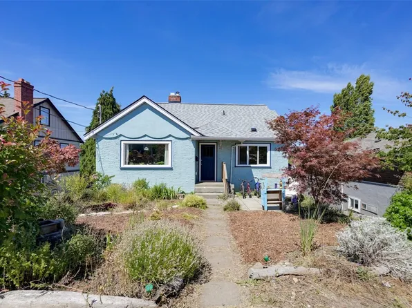3172 Donald St, Saanich, BC V9A 1Y3