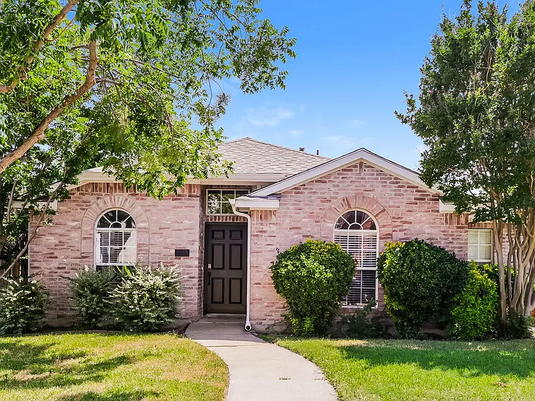 2268 Bresee Dr — Photo 1